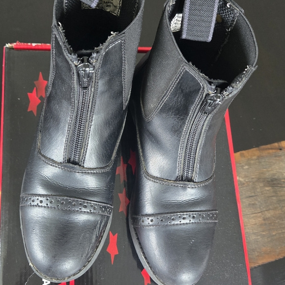 EquiStar Black Leather Ankle Boots - Picture 7 of 15